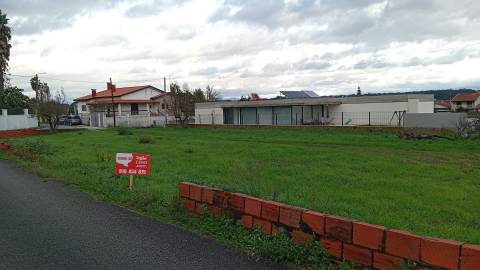 Terreno de 2.515 m² para Construção de Moradia em Oiã