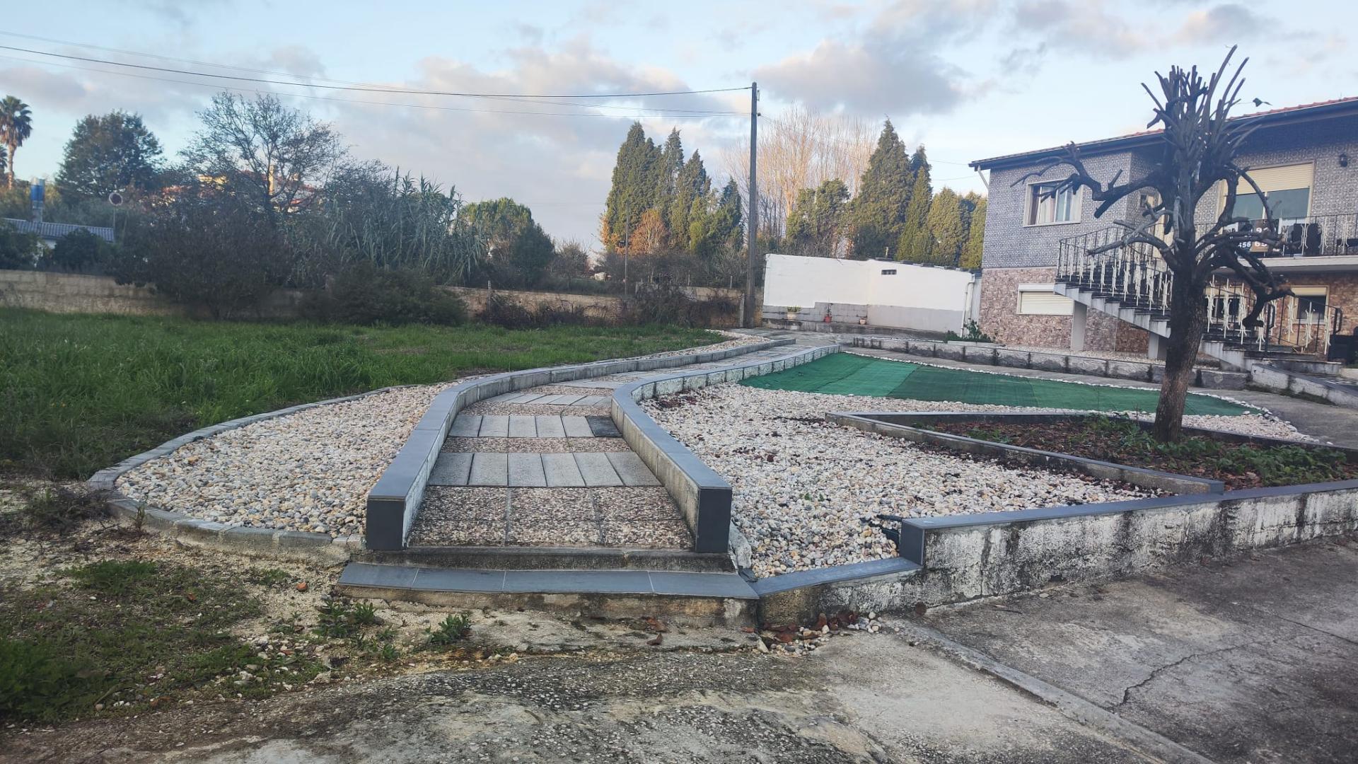 T5 com Terreno, Anexos e Zona de Lazer - Uma Propriedade que Supera Expectativas