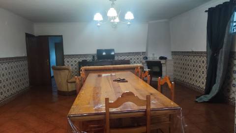 T5 com Terreno, Anexos e Zona de Lazer - Uma Propriedade que Supera Expectativas