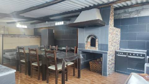 T5 com Terreno, Anexos e Zona de Lazer - Uma Propriedade que Supera Expectativas