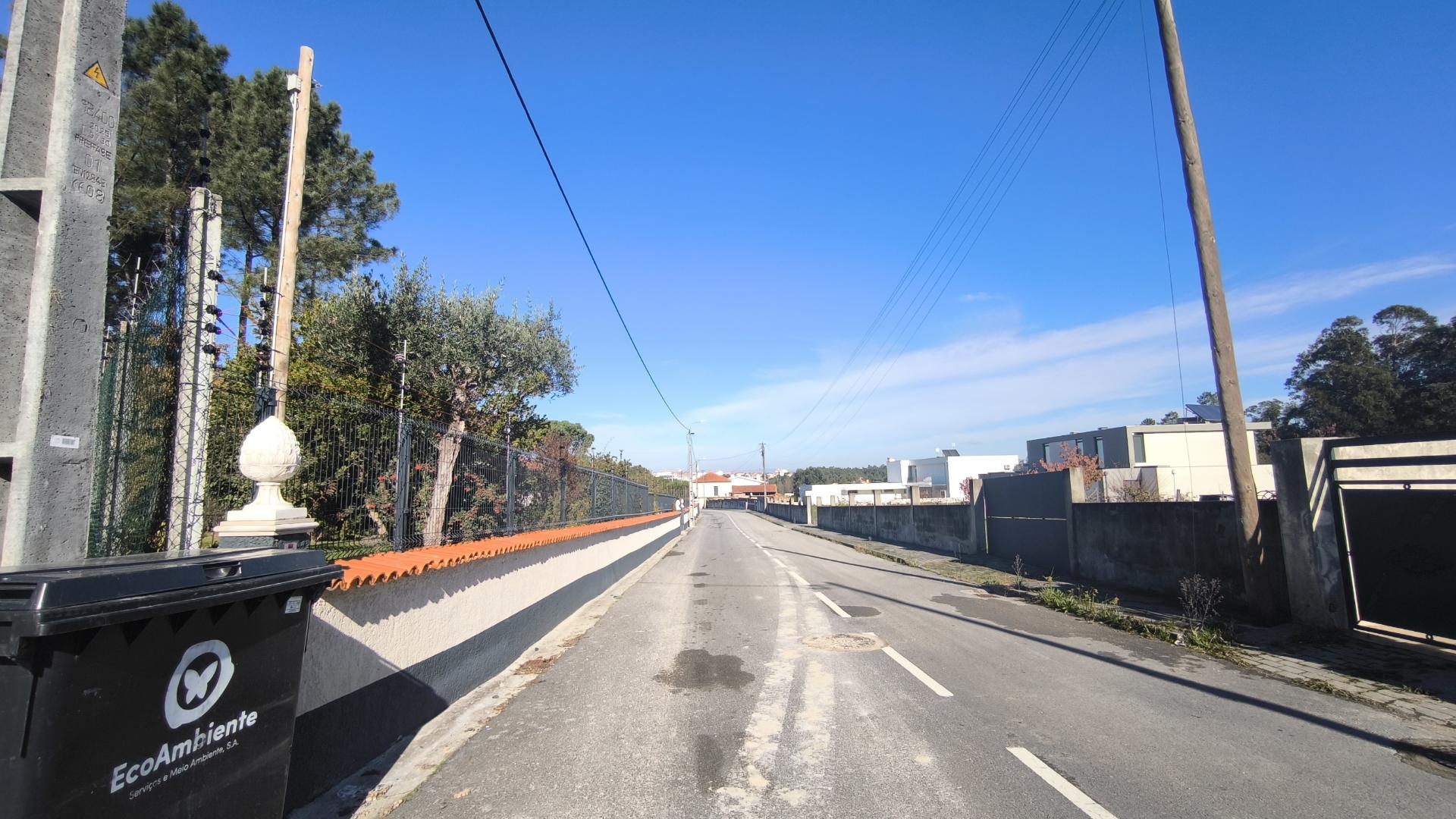 O Terreno Perfeito Para Construir a Casa dos Seus Sonhos em Oliveira do Bairro!