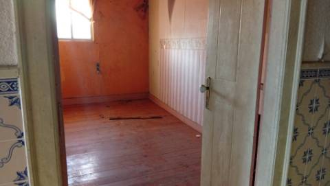 Moradia T4 para recuperar