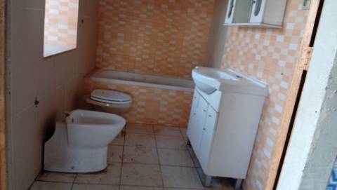 Moradia T4 para recuperar