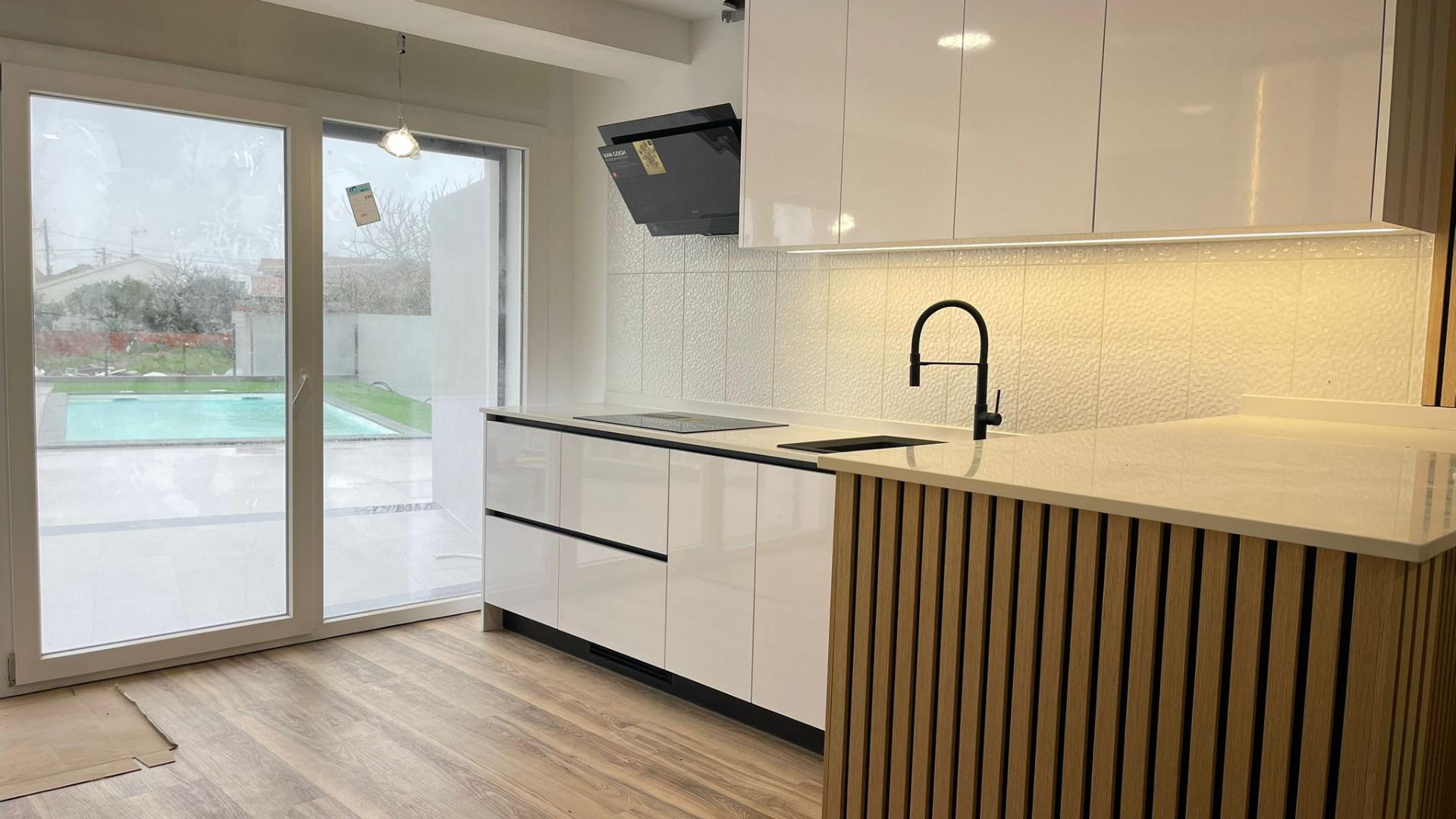 Moradia T3 com Piscina Próximo à Praia da Barra - Viva com Conforto e Localização de Excelência