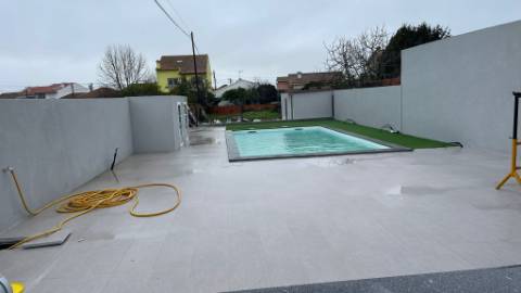 Moradia T3 com Piscina Próximo à Praia da Barra - Viva com Conforto e Localização de Excelência