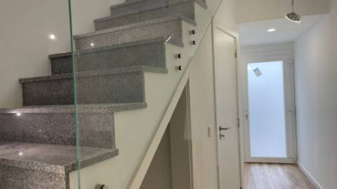 Moradia T3 com Piscina Próximo à Praia da Barra - Viva com Conforto e Localização de Excelência