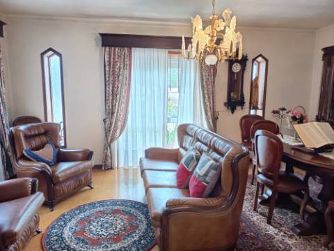 Moradia T3+Loja+Armazém