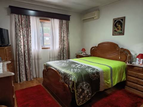 Moradia T3+Loja+Armazém