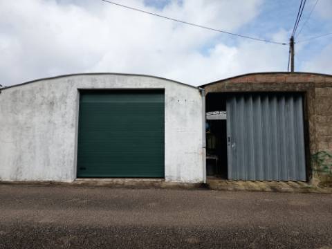 Moradia T3+Loja+Armazém