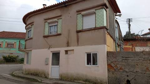 MORADIA T3+2 NO TROVISCAL - ESPAÇO, LOCALIZAÇÃO E UM PREÇO IMPERDÍVEL!