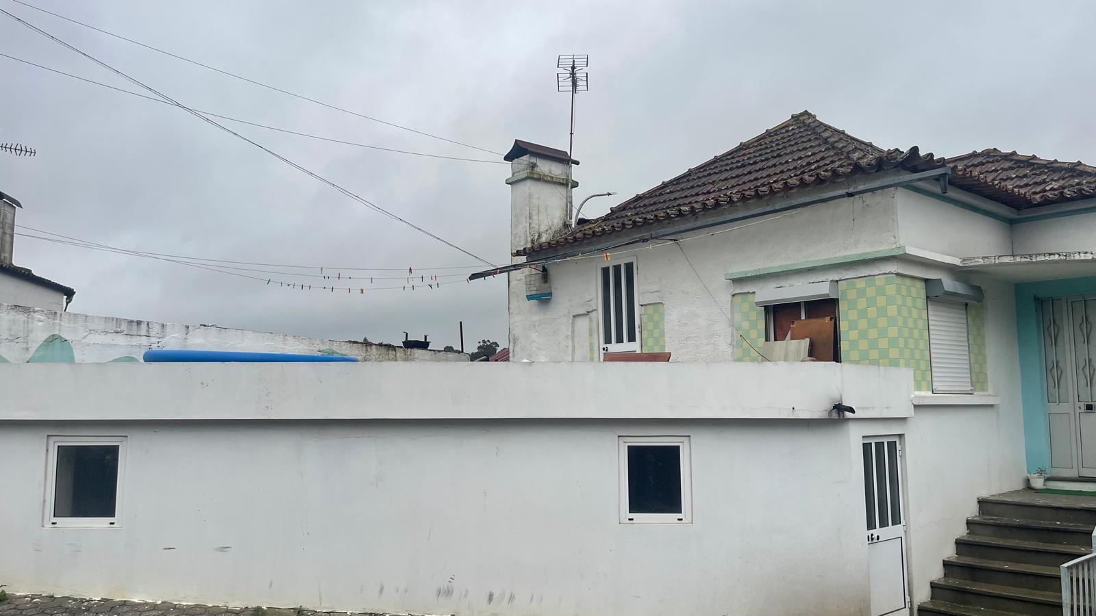 MORADIA T3+2 NO TROVISCAL - ESPAÇO, LOCALIZAÇÃO E UM PREÇO IMPERDÍVEL!