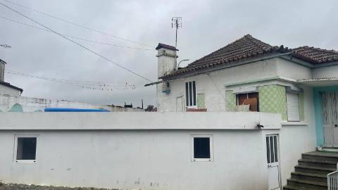 MORADIA T3+2 NO TROVISCAL - ESPAÇO, LOCALIZAÇÃO E UM PREÇO IMPERDÍVEL!