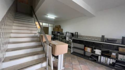 Loja em Oliveira do Bairro