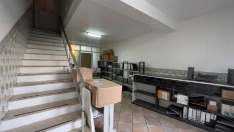 Loja em Oliveira do Bairro