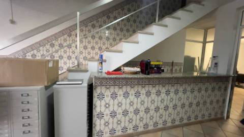 Loja em Oliveira do Bairro