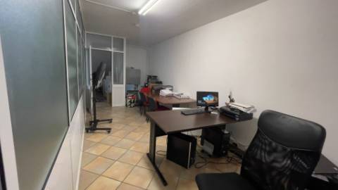 Loja em Oliveira do Bairro