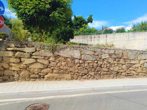 Junto ao Largo do Souto - Terreno para Construção de Moradia