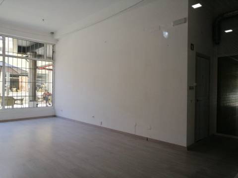 Investimento - Loja Av. 25 Abril - São Cosme