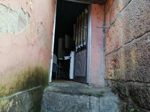 Moradia p/ Recuperar - Boassas Cinfães