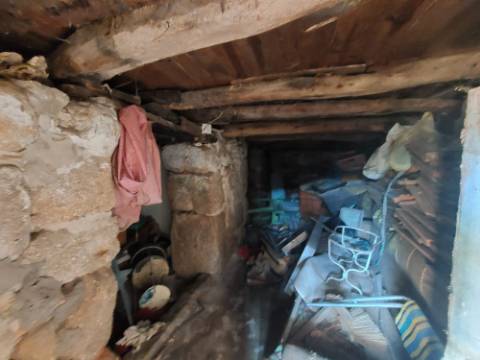 Moradia p/ Recuperar - Boassas Cinfães