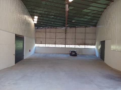 PARQUEAMENTO PARA AUTOMÓVEIS, CARAVANAS E AUTOCARAVANAS