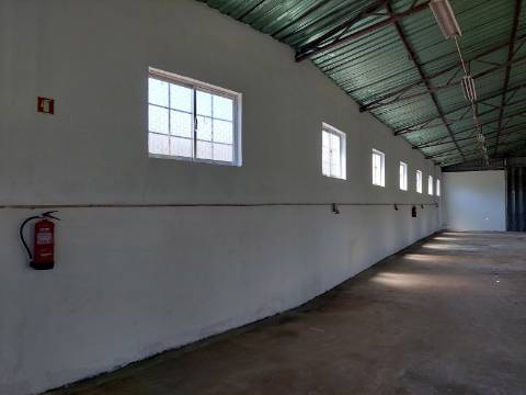 PARQUEAMENTO PARA AUTOMÓVEIS, CARAVANAS E AUTOCARAVANAS