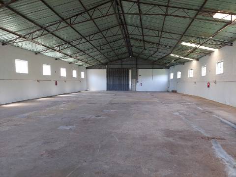 PARQUEAMENTO PARA AUTOMÓVEIS, CARAVANAS E AUTOCARAVANAS