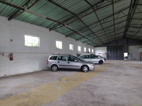 PARQUEAMENTO PARA AUTOMÓVEIS, CARAVANAS E AUTOCARAVANAS