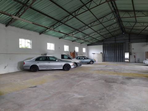 PARQUEAMENTO PARA AUTOMÓVEIS, CARAVANAS E AUTOCARAVANAS