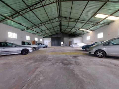 PARQUEAMENTO PARA AUTOMÓVEIS, CARAVANAS E AUTOCARAVANAS