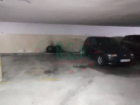 LUGAR DE GARAGEM - Centro de Valongo - Rua Amaro Lopes