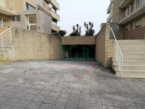 LUGAR DE GARAGEM - Centro de Valongo - Rua Amaro Lopes