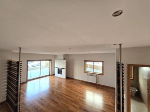 Moradia T4 | 3 Frentes | Sótão | Entrada IC29/A43