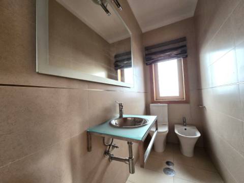 Moradia T4 | 3 Frentes | Sótão | Entrada IC29/A43