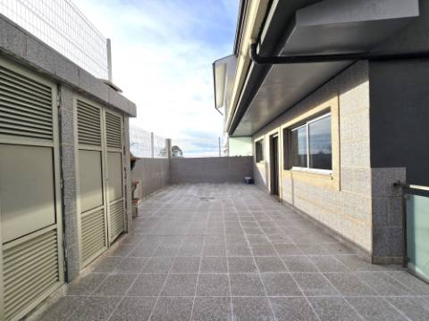 Moradia T4 | 3 Frentes | Sótão | Entrada IC29/A43