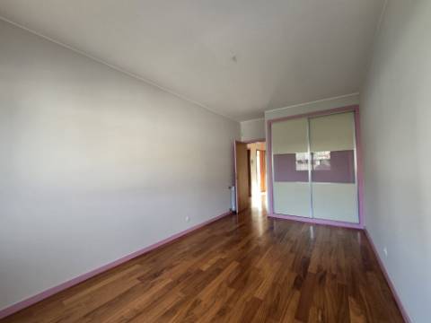 Moradia T4 | 3 Frentes | Sótão | Entrada IC29/A43