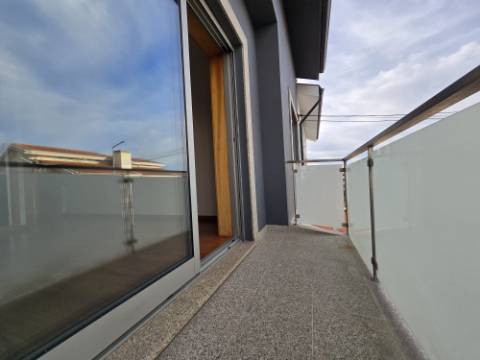 Moradia T4 | 3 Frentes | Sótão | Entrada IC29/A43