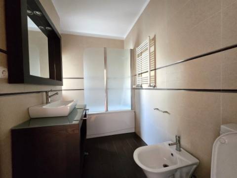 Moradia T4 | 3 Frentes | Sótão | Entrada IC29/A43