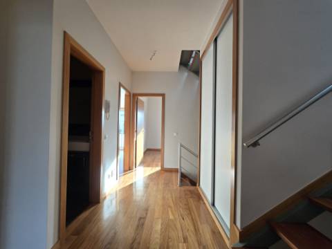 Moradia T4 | 3 Frentes | Sótão | Entrada IC29/A43