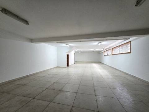 Moradia T4 | 3 Frentes | Sótão | Entrada IC29/A43