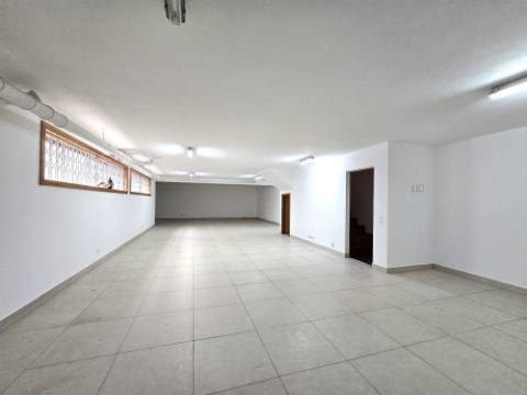 Moradia T4 | 3 Frentes | Sótão | Entrada IC29/A43