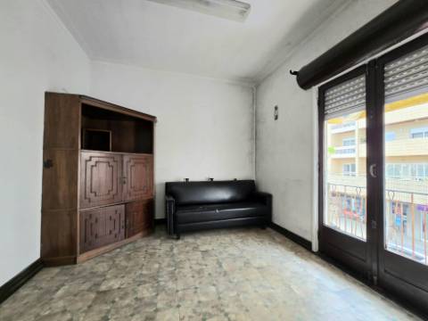 INVESTIMENTO - T5 Entrada Independente | Garagem | Peq. Quintal | Centro Gondomar