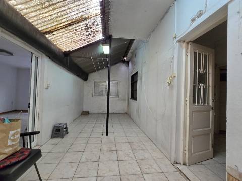 INVESTIMENTO - T5 Entrada Independente | Garagem | Peq. Quintal | Centro Gondomar