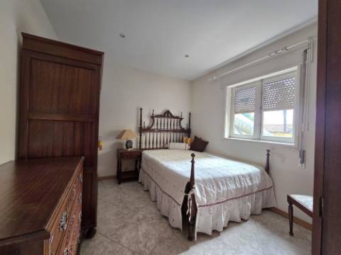 INVESTIMENTO - T5 Entrada Independente | Garagem | Peq. Quintal | Centro Gondomar