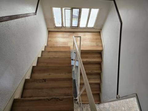 INVESTIMENTO - T5 Entrada Independente | Garagem | Peq. Quintal | Centro Gondomar