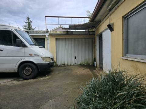 INVESTIMENTO - T5 Entrada Independente | Garagem | Peq. Quintal | Centro Gondomar