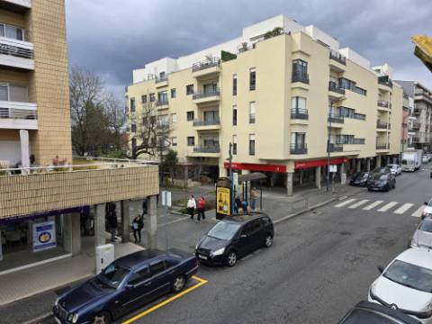 INVESTIMENTO - T5 Entrada Independente | Garagem | Peq. Quintal | Centro Gondomar