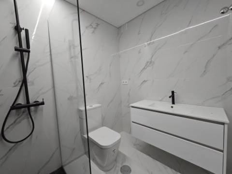 Apartamento T2 Remodelado | Lg Garagem | Localização Privilegiada