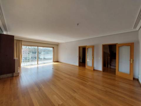 Moradia Isolada T3 | Piscina | Vistas Rio | 5 Min Porto