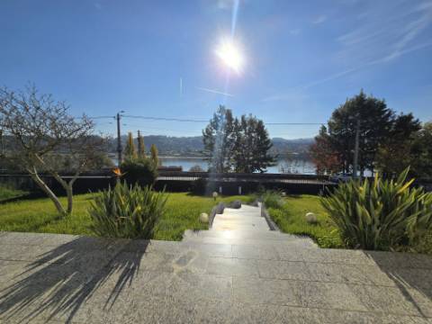 Moradia Isolada T3 | Piscina | Vistas Rio | 5 Min Porto